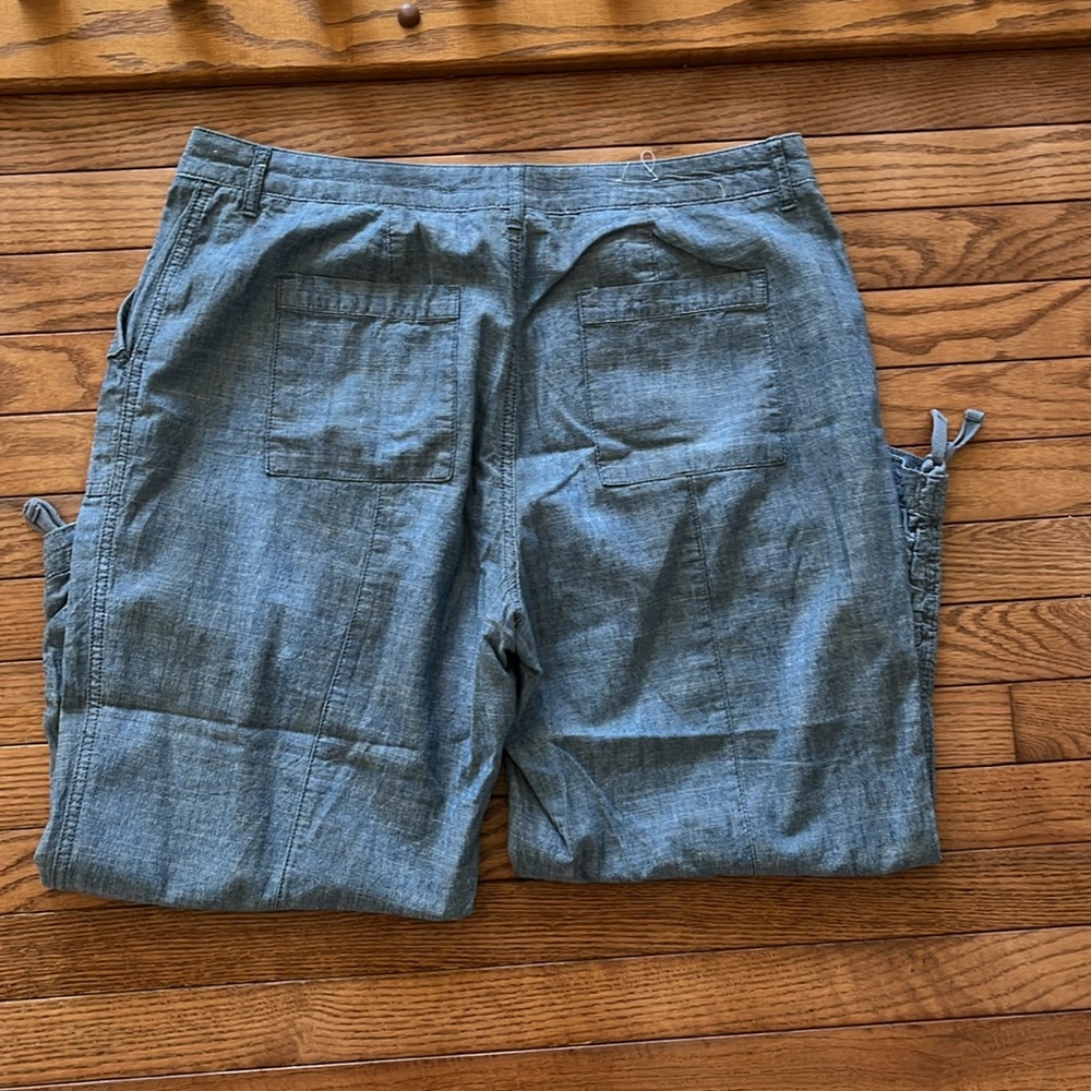 Merona Lightweight Capris - Picture 4 of 7